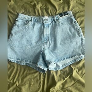 NWT A&F curve love mom shorts